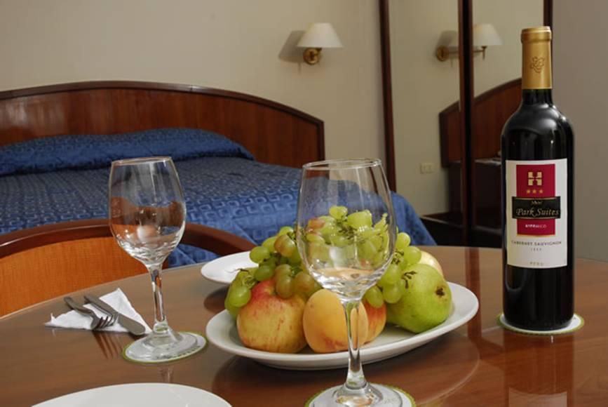 Hotel Park Suites Lima Habitación foto